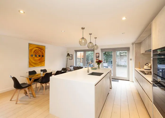 Chic 3-bedroom 2-storey House Near Centre With Free Parking Διαμέρισμα Εδιμβούργο
