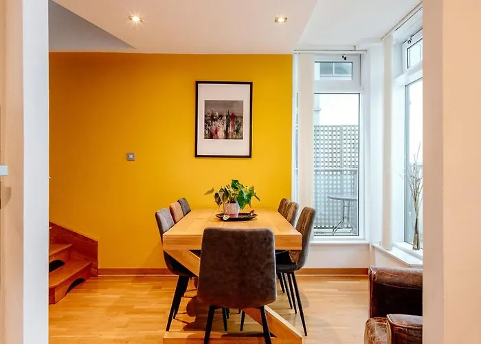 Weston's Penthouse Sleep 10, 6 Beds Free Parking אדינבורו