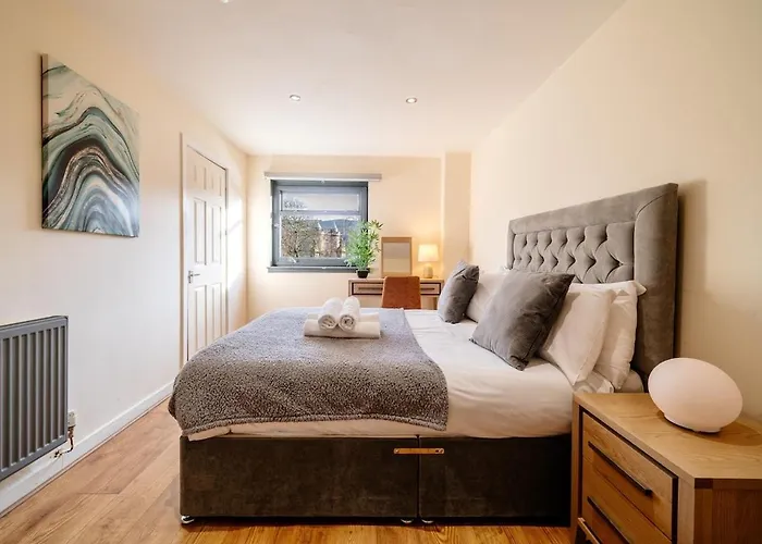 Bottom Of Royal Mile 7 Beds Sleeps 12 3 Bthrooms Lägenhet *