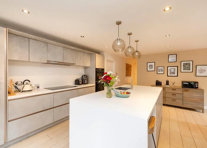 아파트 Chic 3-bedroom 2-storey House Near Centre With Free Parking 에든버러