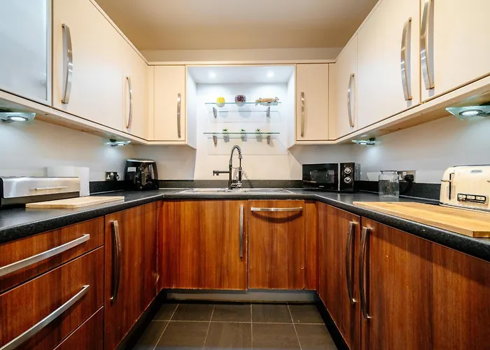 Weston's Penthouse Sleep 11, 8 Beds Free Parking * Edinburgh