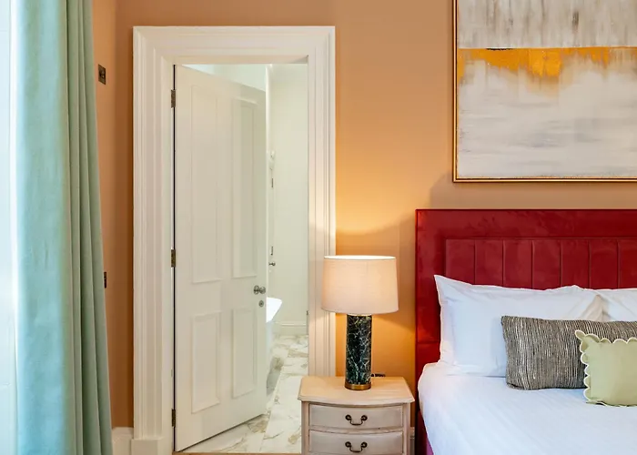 아파트 Dragon Luxury At Rutland Square *