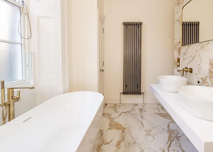 Dragon Luxury At Rutland Square *