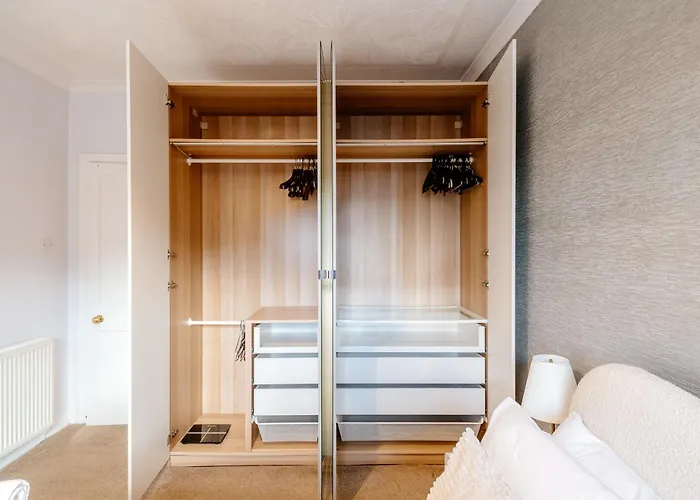 Bright Sleep 4 15 Minute Centre Free Parking Neaby *