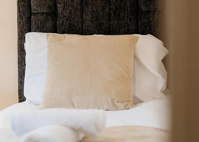 Apartment Bottom Of Royal Mile 7 Beds Sleeps 12 3 Bthrooms *