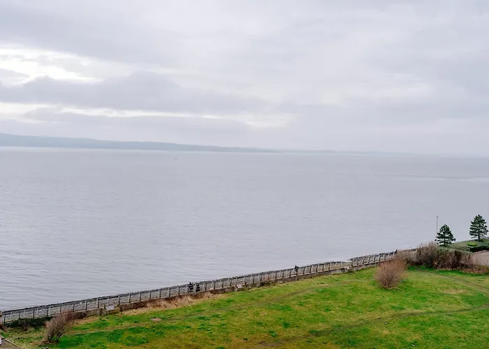 Weston's Penthouse Sleep 10, 6 Beds Free Parking * Edinburgh