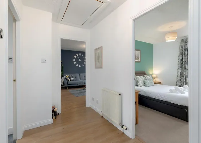 Daire Stylish 2-bed Flat With Balcony Near Haymarket - Pass The Keys Edinburgh