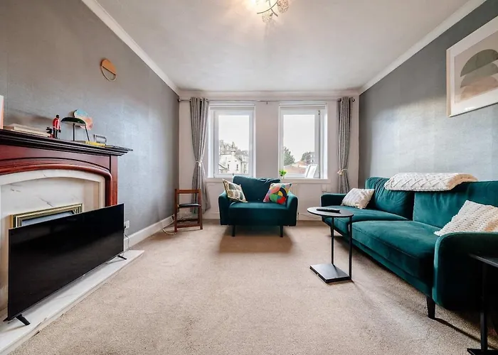 Bright Sleep 4 15 Minute Centre Free Parking Neaby