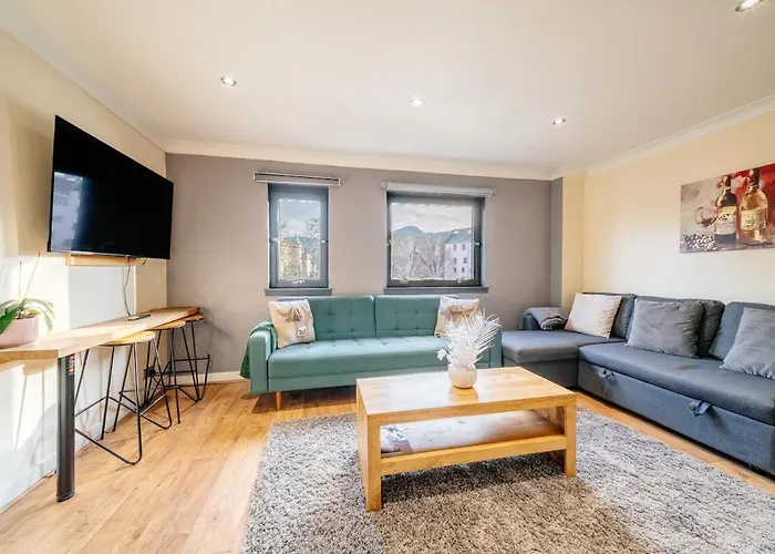 Bottom Of Royal Mile 7 Beds Sleeps 8 3 Bthrooms *