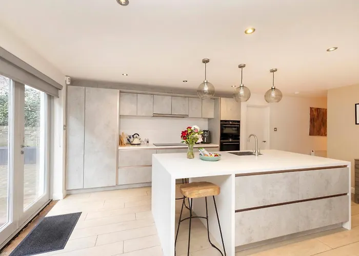아파트 Chic 3-bedroom 2-storey House Near Centre With Free Parking 에든버러