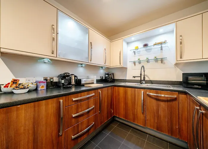 Weston's Penthouse Sleep 10, 6 Beds Free Parking Daire