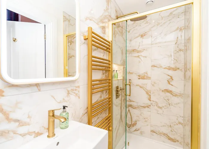 Dragon Luxury At Rutland Square *