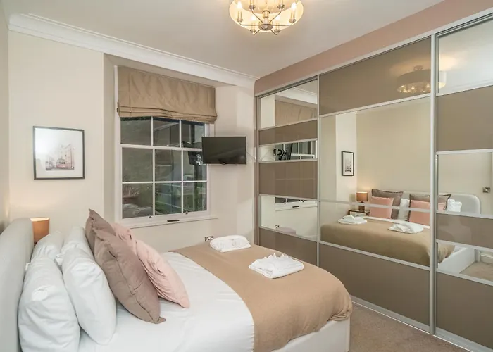 Georgian Elegance With Patio Garden West End - Pass The Keys Edinburgh