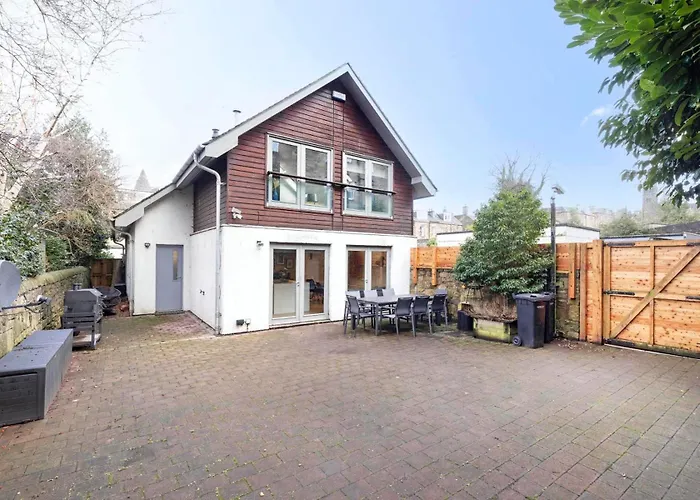 Chic 3-bedroom 2-storey House Near Centre With Free Parking Εδιμβούργο