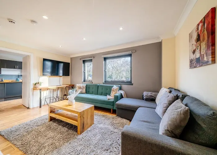 Bottom Of Royal Mile 7 Beds Sleeps 8 3 Bthrooms Apartament