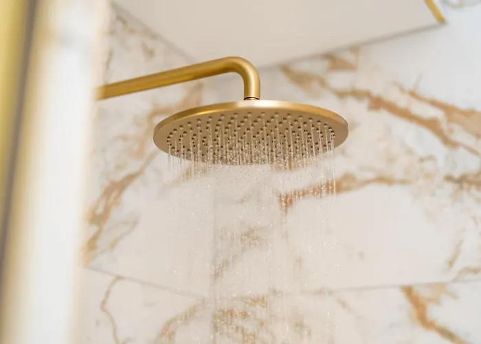 Dragon Luxury At Rutland Square