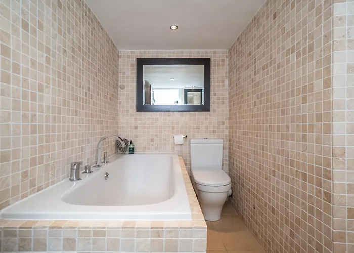 Georgian Elegance With Patio Garden West End - Pass The Keys * Edinburgh