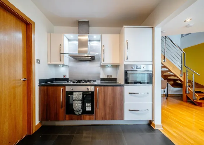 Weston's Penthouse Sleep 11, 8 Beds Free Parking Lejlighed *