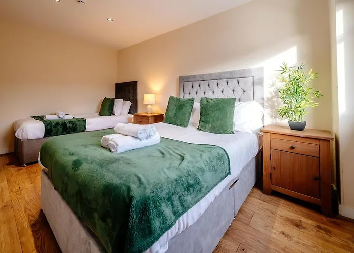 Bottom Of Royal Mile 7 Beds Sleeps 8 3 Bthrooms