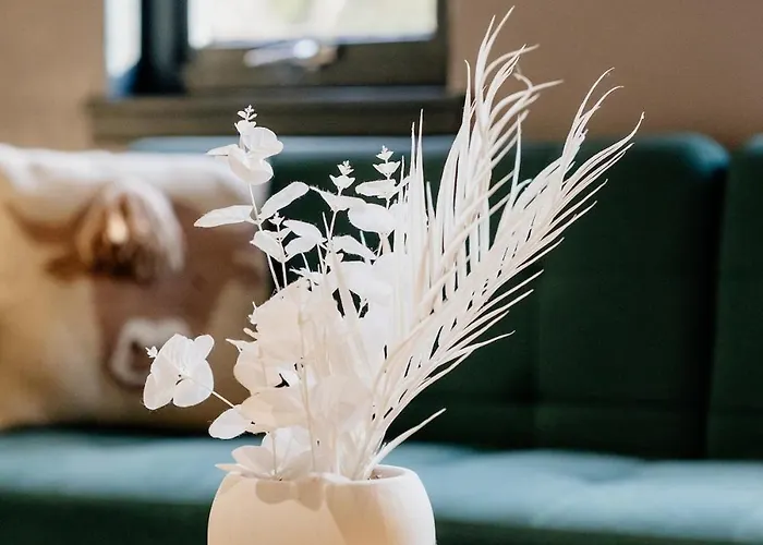 Bottom Of Royal Mile 7 Beds Sleeps 12 3 Bthrooms Edinburg