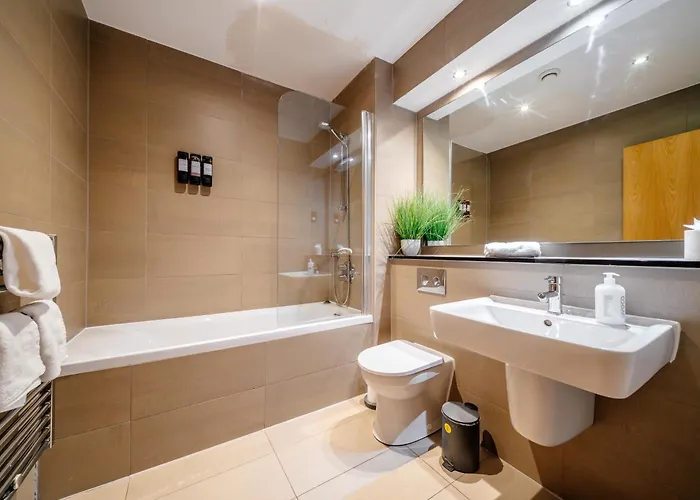 Διαμέρισμα Weston's Penthouse Sleep 10, 6 Beds Free Parking