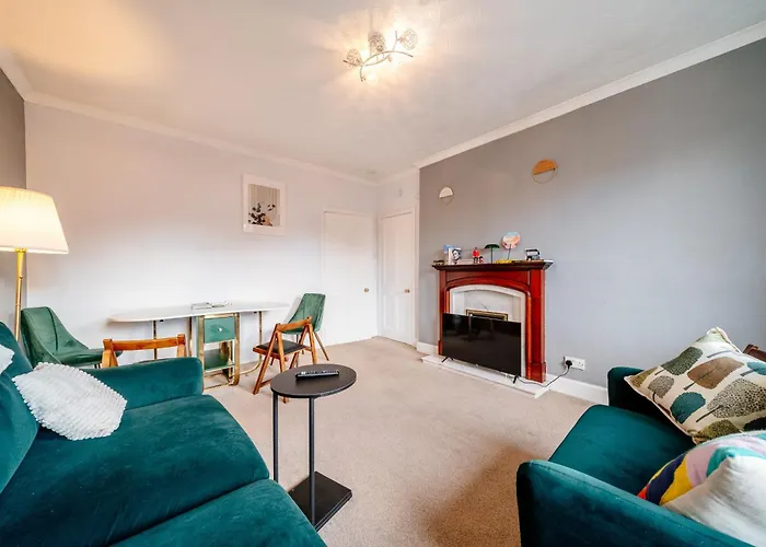 Apartment Bright Sleep 4 15 Minute Centre Free Parking Neaby *