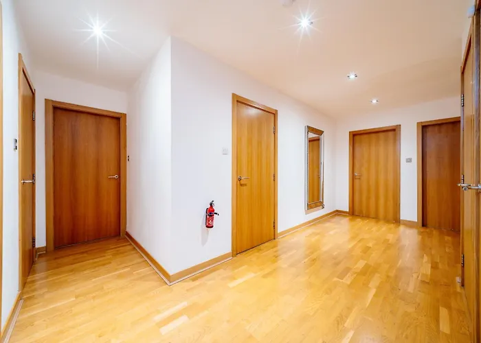 Weston's Penthouse Sleep 11, 8 Beds Free Parking * Edinburgh