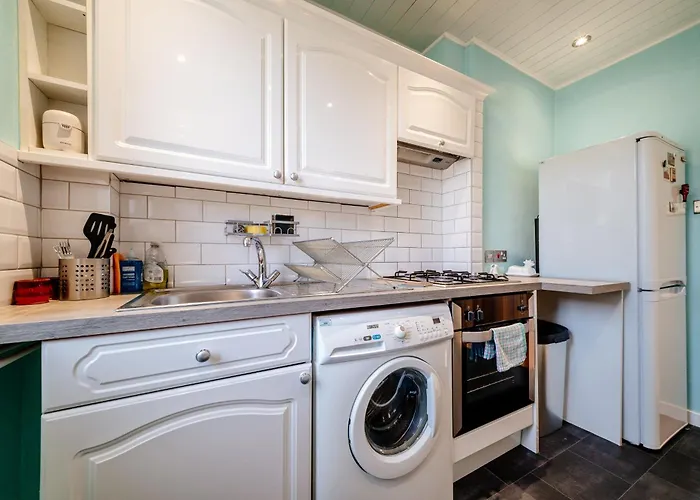 Apartment Bright Sleep 4 15 Minute Centre Free Parking Neaby