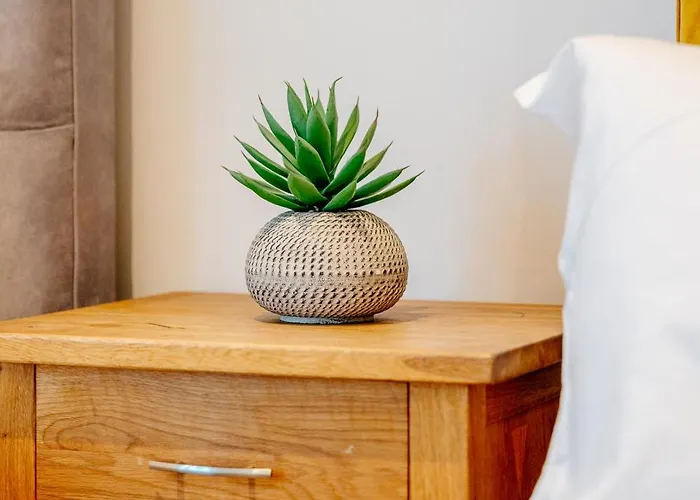 Weston's Penthouse Sleep 10, 6 Beds Free Parking شقة *