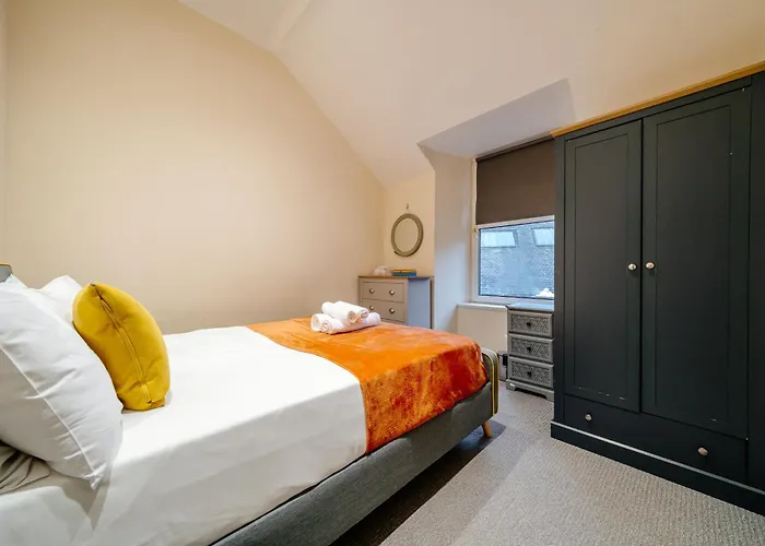 Percys Place Sleep 11, 15 Minute To Centre Free Parking *