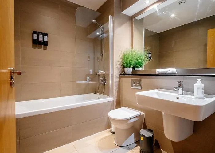 Weston's Penthouse Sleep 11, 8 Beds Free Parking Apartment Edinburgh