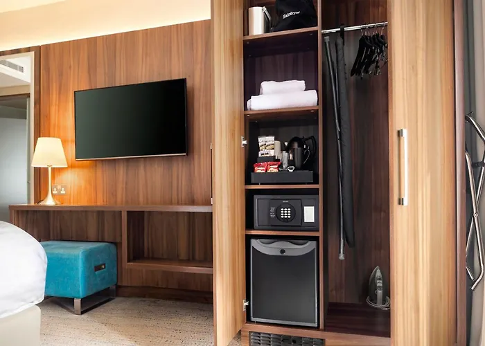 Courtyard By Marriott Hotel