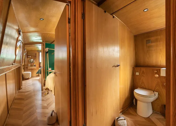 Úszó hotel - Houseboats Edinburgh