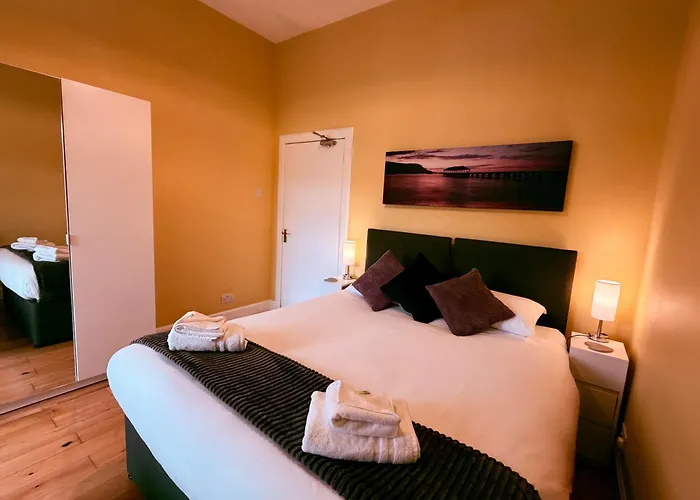 皮卡第广场公寓 *