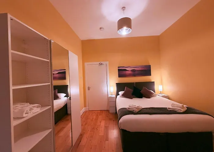 皮卡第广场公寓 *