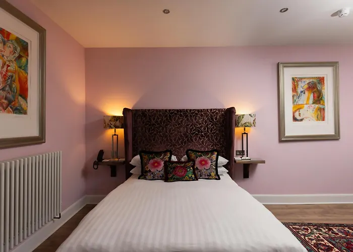 24 Royal Terrace Hotel
