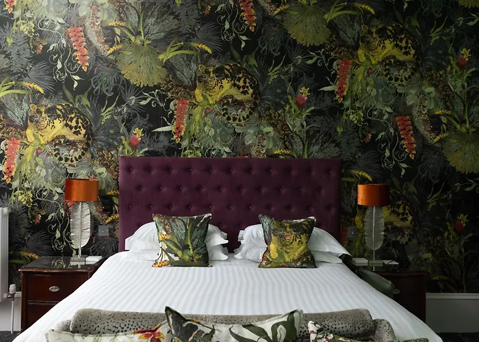 24 Royal Terrace 4*
