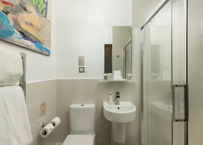24 Royal Terrace Hotel 4*