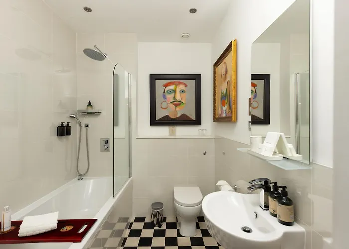 Hotel 24 Royal Terrace 4*