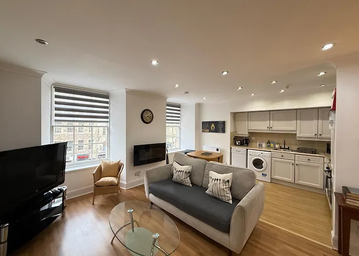 Апартаменты 4 Royal Mile Flat Near Castle Эдинбург