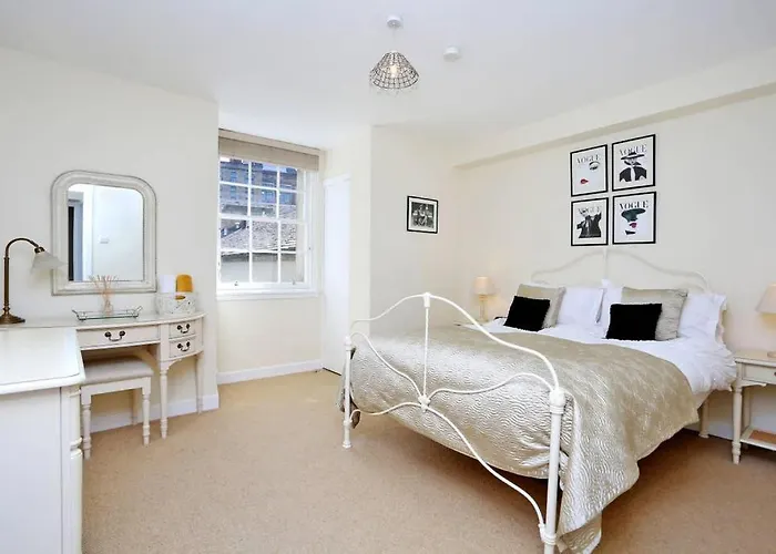 West Bow - Comfy 2 Bed On West Bow Overlooking Grassmarket Lägenhet *