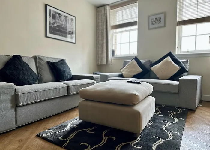 West Bow - Comfy 2 Bed On West Bow Overlooking Grassmarket Lägenhet