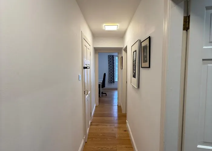 3 Royal Mile Flat Near Castle
