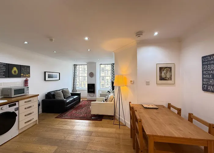 3 Royal Mile Flat Near Castle *