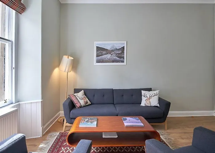 High Street - Modern Scandi Design In The Heart Of The Old Town!