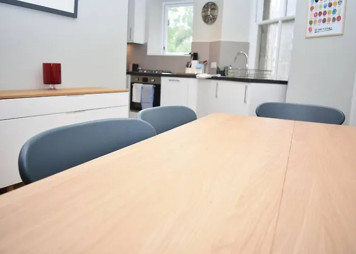 High Street - Modern Scandi Design In The Heart Of The Old Town!