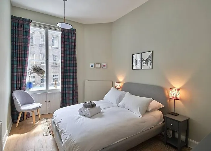 High Street - Modern Scandi Design In The Heart Of The Old Town!