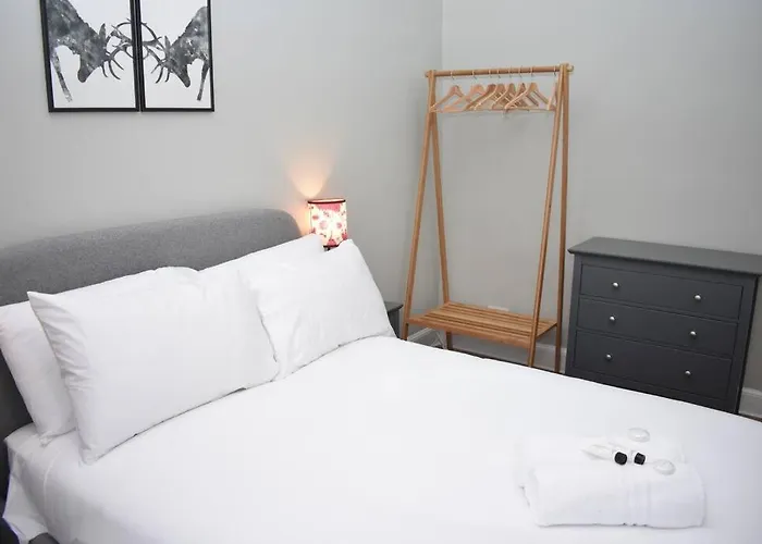 High Street - Modern Scandi Design In The Heart Of The Old Town! *