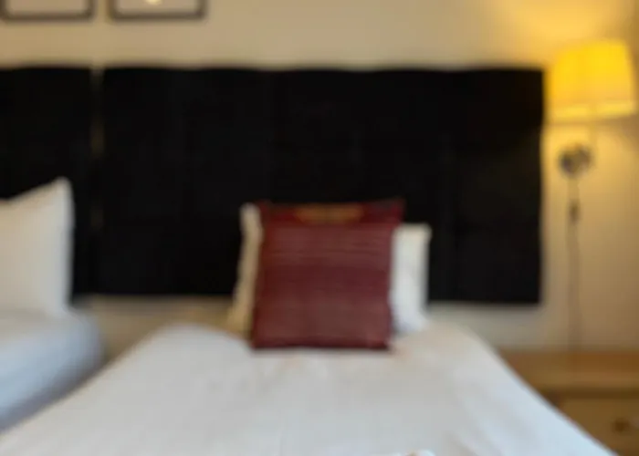 Parliament Square - Royal Mile *