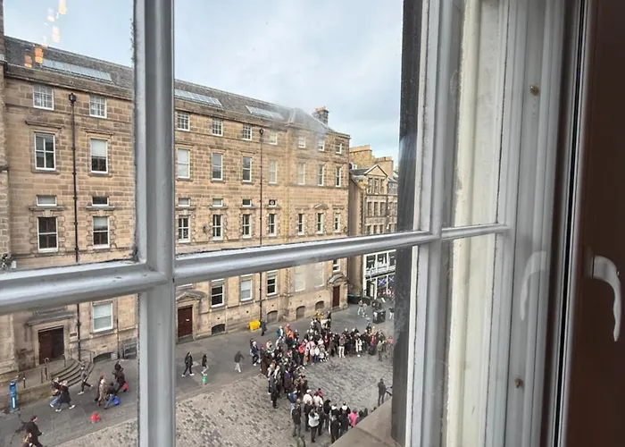 Parliament Square - Royal Mile Edinburgh